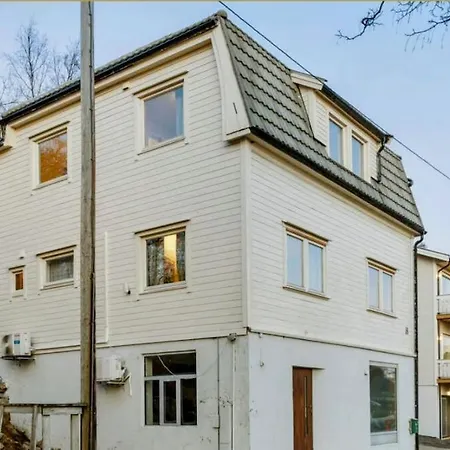 The Perfect Stop - 3rd Floor & Apartment *